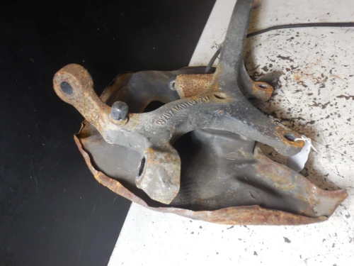 1994 Mercedes-Benz 2021401 Front Left/Driver With Hub With Bearing Used OEM Steering Knuckle Spindle