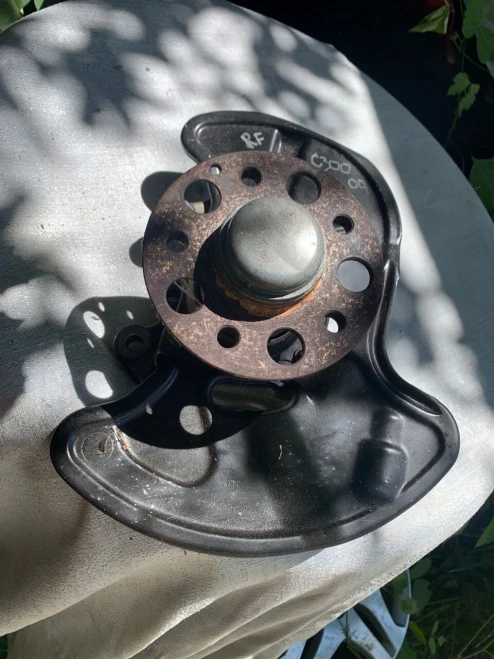 2008-2015 Mercedes-Benz C350 Front Right/Passenger RWD With Hub With Bearing Used OEM Steering Knuckle Spindle