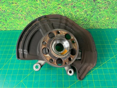 2014-2019 Mercedes-Benz Front Left/Driver With Hub Used OEM Steering Knuckle Spindle