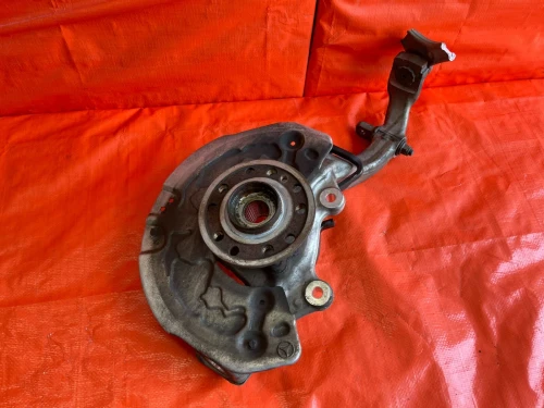 2015-2020 Mercedes-Benz C-Class Front Left/Driver 4MATIC With Hub Used OEM Steering Knuckle Spindle