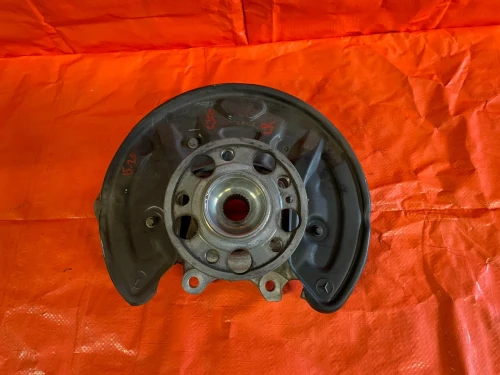 2015-2020 Mercedes-Benz C-Class Rear Left/Driver 4MATIC With Hub Used OEM Steering Knuckle Spindle