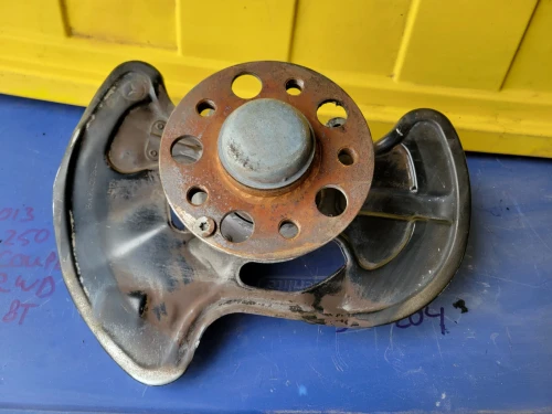 2012-2014 Mercedes-Benz C250 Front Right/Passenger RWD With Hub Used OEM Steering Knuckle Spindle