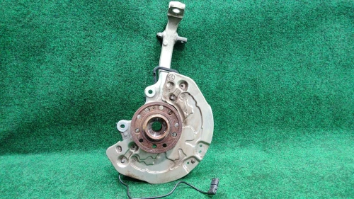 2022 Mercedes-Benz A2533320201 A2053340300 Front Right/Passenger Used OEM Steering Knuckle Spindle