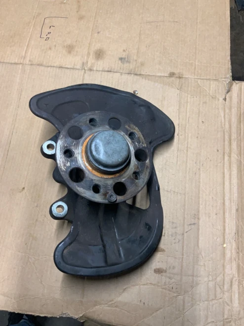 2008-2017 Mercedes-Benz SLK300 Front Left/Driver RWD With Hub With Bearing Used OEM Steering Knuckle Spindle