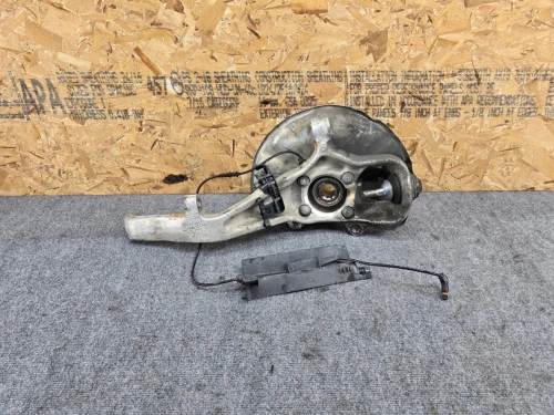Mercedes-Benz ML/GLE-Class Front Left/Driver With Hub With Bearing Used OEM Steering Knuckle Spindle