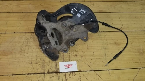 2003-2005 Mercedes-Benz C230 Front Right/Passenger With Hub Used OEM Steering Knuckle Spindle