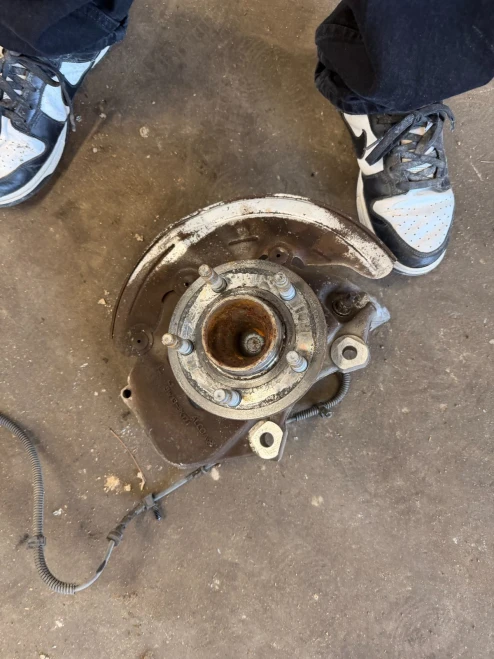 2003-2011 Mercury Grand Marquis Front Left/Driver Used OEM Steering Knuckle Spindle