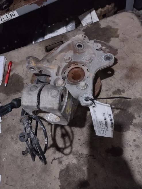 2008-2009 Mercury Sable 2288183 Front Right/Passenger Used OEM Steering Knuckle Spindle