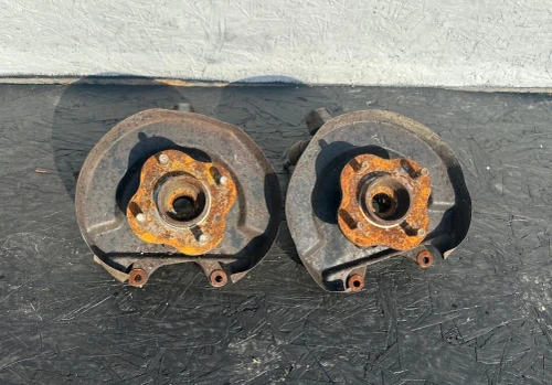 1989-1994 Nissan Rear Left & Right With Hub Used OEM Steering Knuckle Spindle