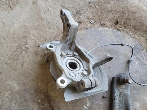 2008-2015 Nissan Rogue 2306846 Front Right/Passenger Used OEM Steering Knuckle Spindle