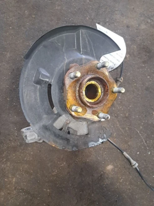 2014 Nissan Altima 4451921 Front Right/Passenger Used OEM Steering Knuckle Spindle