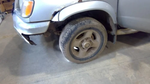 1998-2001 Nissan Frontier 3832602 Front Left/Driver Used OEM Steering Knuckle Spindle