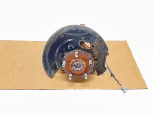2015-2020 Nissan Rogue Front Left/Driver With Hub Used OEM Steering Knuckle Spindle
