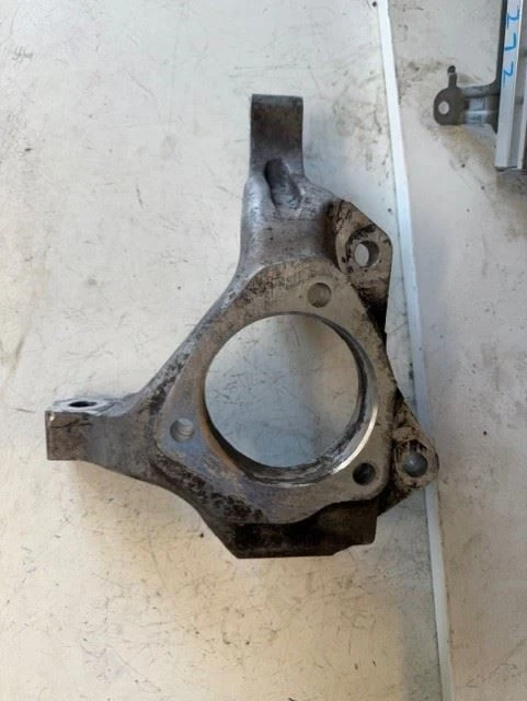 2003-2004 Pontiac Grand Prix Front Right/Passenger ABS Used OEM Steering Knuckle Spindle