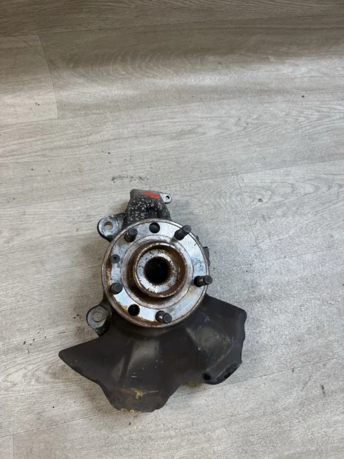 2006-2009 Pontiac Solstice Front Right/Passenger With Hub With Bearing Used OEM Steering Knuckle Spindle
