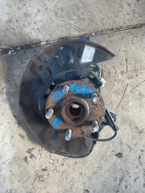 Pontiac Vibe Front Right/Passenger Used OEM Steering Knuckle Spindle