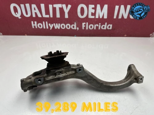 2019-2026 Porsche Cayenne Front Left/Driver With Hub Used OEM Steering Knuckle Spindle