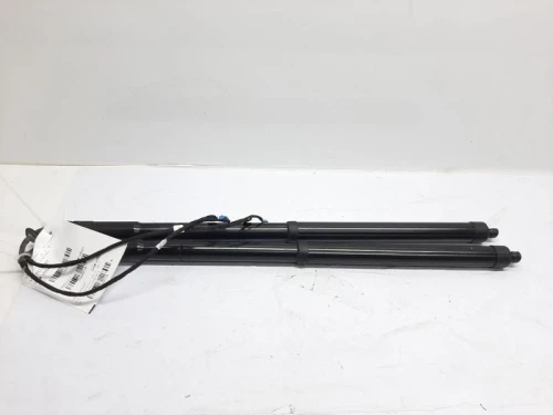 Porsche Panamera 97051257304 Left & Right Used OEM Steering Knuckle Spindle