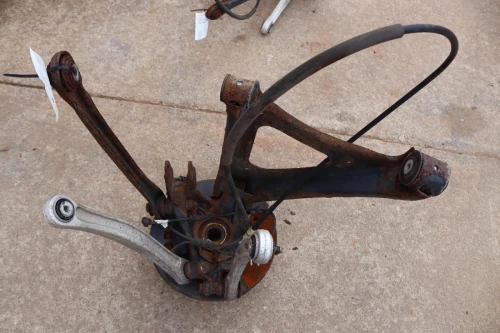 2003-2006 Porsche Cayenne Rear Right/Passenger 4WD With Hub Used OEM Steering Knuckle Spindle