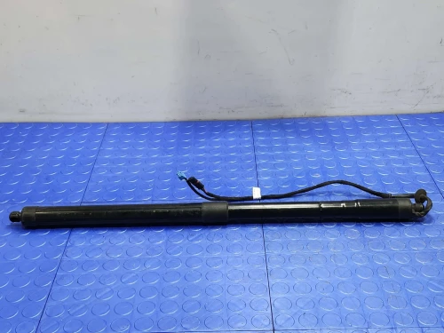 2010-2016 Porsche Panamera Right/Passenger Used OEM Steering Knuckle Spindle
