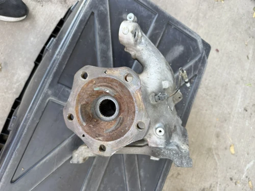 2007-2008 Porsche 911 Front Right/Passenger With Hub Used OEM Steering Knuckle Spindle
