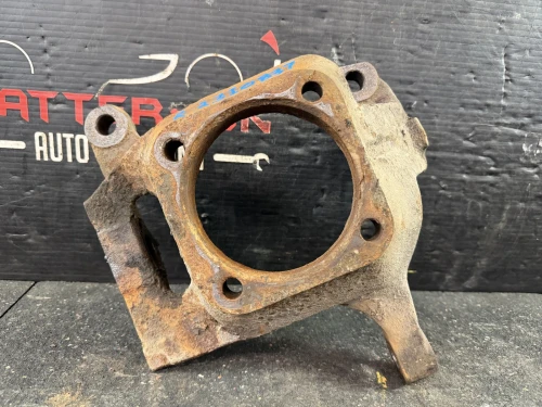 2003-2008 Ram 2500 Front Right/Passenger 4X4 Used OEM Steering Knuckle Spindle