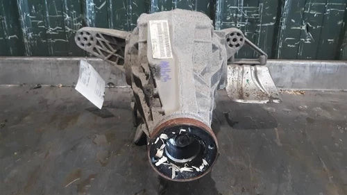 16 Porsche Macan Turbo Rear Differential Chunk Carrier 3.6L 95B525015E Used OEM Rear Differential Carriers used OEM rear