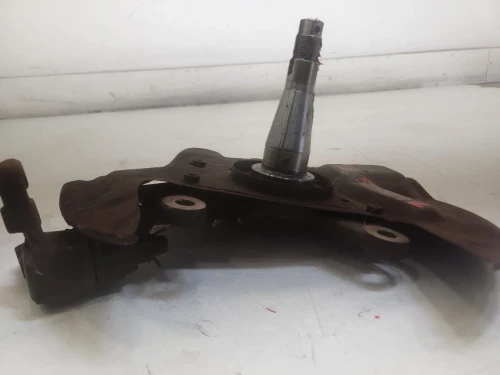 1995-2003 Toyota Tacoma 4321135180 Front Right/Passenger 2WD Used OEM Steering Knuckle Spindle