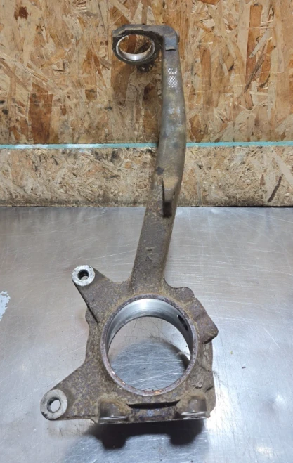 1996-2002 Toyota 4Runner Front Right/Passenger 4X4 ABS Used OEM Steering Knuckle Spindle