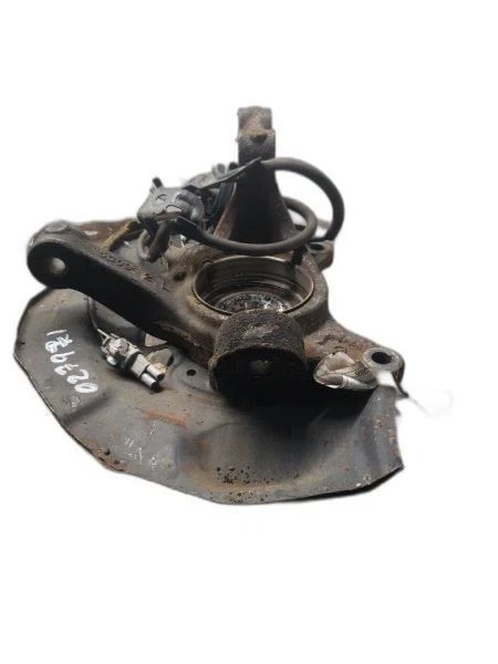 2004-2010 Toyota Sienna 1149064 Front Left/Driver Used OEM Steering Knuckle Spindle