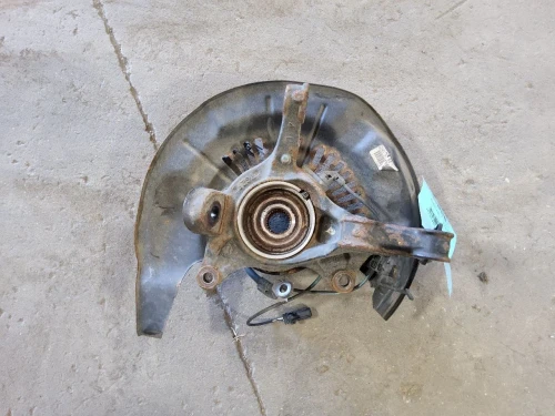 2014-2019 Toyota Highlander 2862327 Front Left/Driver Used OEM Steering Knuckle Spindle
