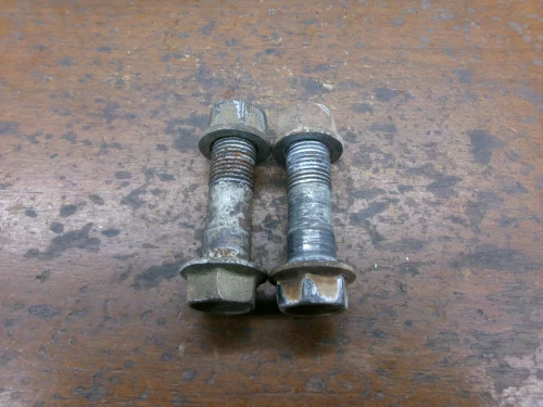 2004-2005 Toyota RAV4 Front Used OEM Steering Knuckle Spindle