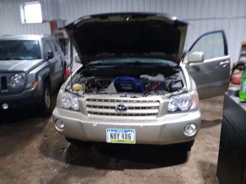 2001-2003 Toyota Highlander 2147758 Front Right/Passenger FWD Used OEM Steering Knuckle Spindle