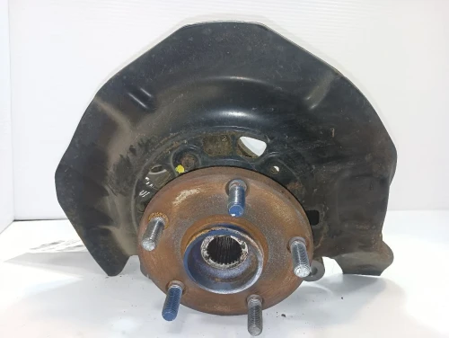 2004 Toyota Highlander 12686608 Front Left/Driver With Hub Used OEM Steering Knuckle Spindle