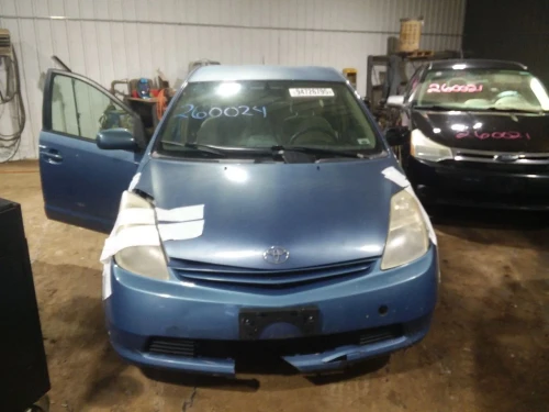 2004-2009 Toyota Prius 2133963 Front Left/Driver Used OEM Steering Knuckle Spindle