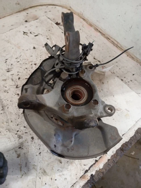 2006-2018 Toyota RAV4 4182351 Front Right/Passenger Used OEM Steering Knuckle Spindle