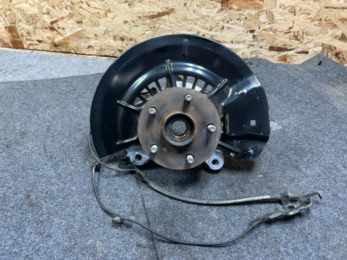 2021-2024 Toyota Sienna Front Left/Driver FWD With Hub Used OEM Steering Knuckle Spindle