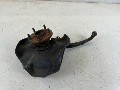 1999-2005 Toyota Front Right/Passenger With Hub Used OEM Steering Knuckle Spindle