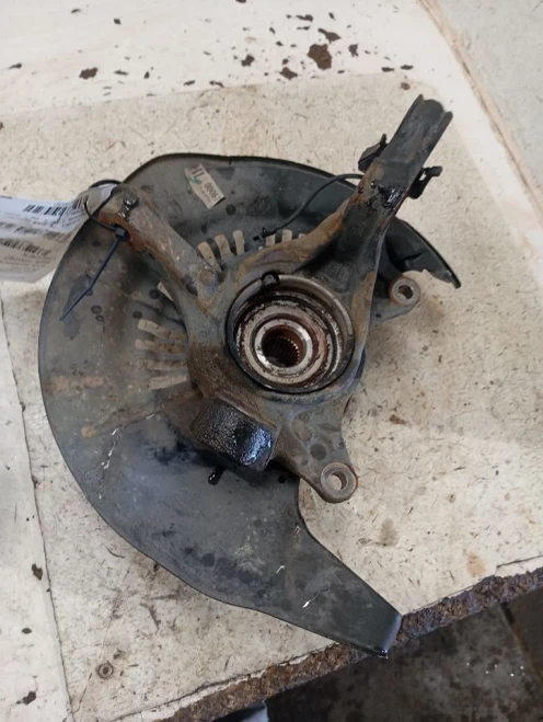 2014-2019 Toyota Highlander 4166092 Front Left/Driver Used OEM Steering Knuckle Spindle