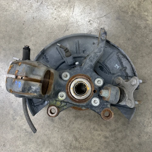 2006 Volkswagen Golf Front Right/Passenger With Hub Used OEM Steering Knuckle Spindle