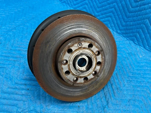 2010-2014 Volkswagen Jetta Front Right/Passenger With Hub Used OEM Steering Knuckle Spindle
