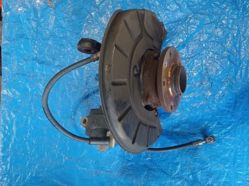 2006-2013 Volkswagen Golf Front Right/Passenger With Hub Used OEM Steering Knuckle Spindle