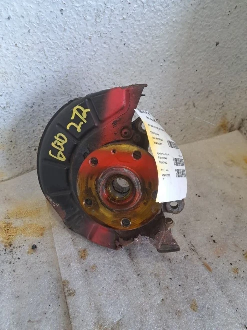2015 Volkswagen Passat 4431057 Front Right/Passenger Used OEM Steering Knuckle Spindle