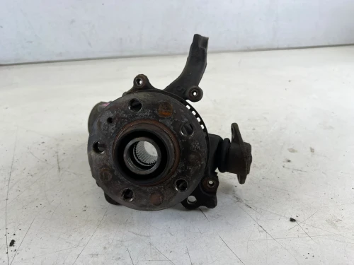 2000-2005 Volkswagen Jetta GLI Front Left/Driver With Hub Used OEM Steering Knuckle Spindle