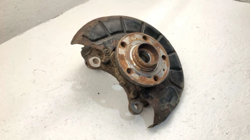 2005 Volkswagen Jetta Front Left/Driver With Hub Used OEM Steering Knuckle Spindle