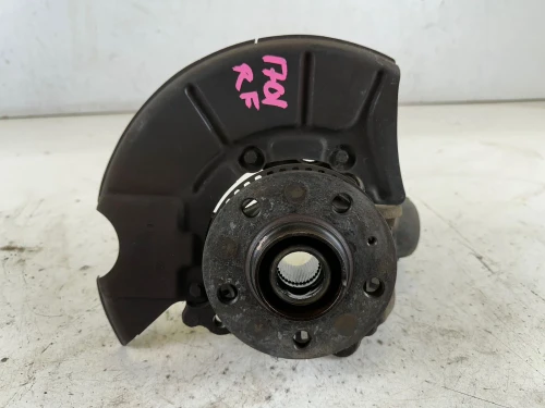 2000-2005 Volkswagen GTI Front Right/Passenger With Hub Used OEM Steering Knuckle Spindle