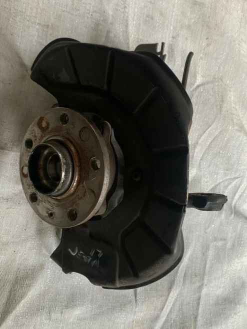 2017 Volkswagen Front Left/Driver With Hub With Bearing Used OEM Steering Knuckle Spindle