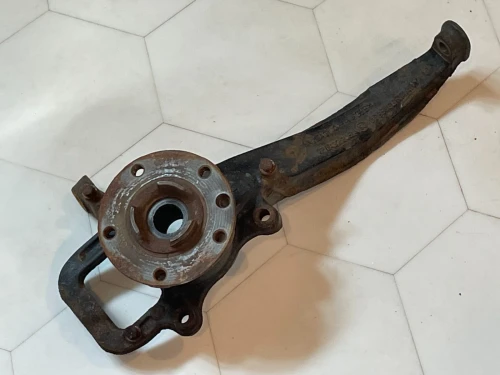 2011-2017 Volkswagen 7P6407246A Front Right/Passenger Used OEM Steering Knuckle Spindle