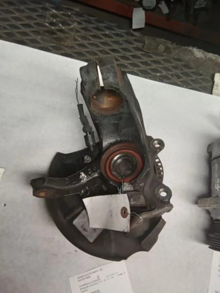 1998-2010 Volkswagen Beetle 2290441 Front Left/Driver Used OEM Steering Knuckle Spindle