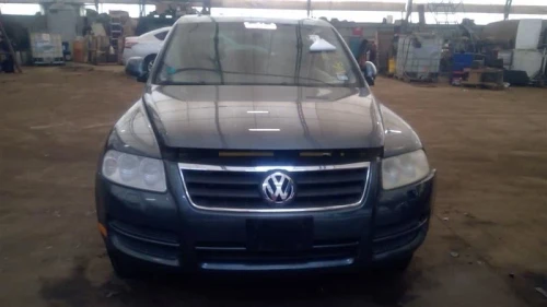 2004-2010 Volkswagen Touareg 5231896 Front Right/Passenger Used OEM Steering Knuckle Spindle